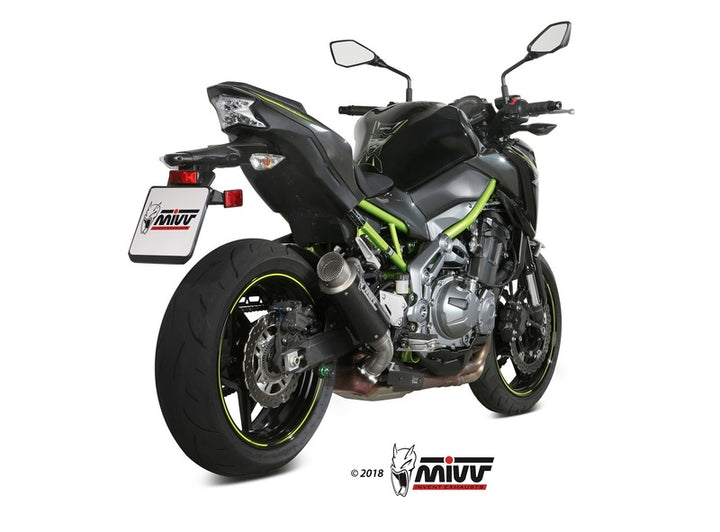 MIVV GP-Pro ljuddämpare monterad på Kawasaki Z900, förbättrar prestanda och ger sportigt utseende med kolfiberfinish och rostfri stålände.
