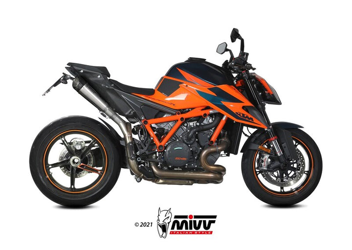 MIVV MX-5 Dual Silencer monterad på KTM 1290 Super Duke, visar sportig design och prestanda inom fordonstillbehör och avgassystem.