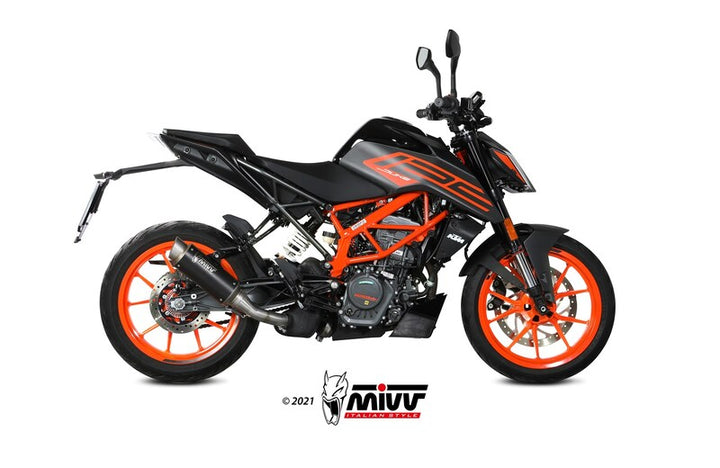 MIVV GP Pro Silencer monterad på KTM 125 Duke KT.025.LXBP, sportig design med svart ljuddämpare och orange ram. Perfekt för motorcykeltillbehör.