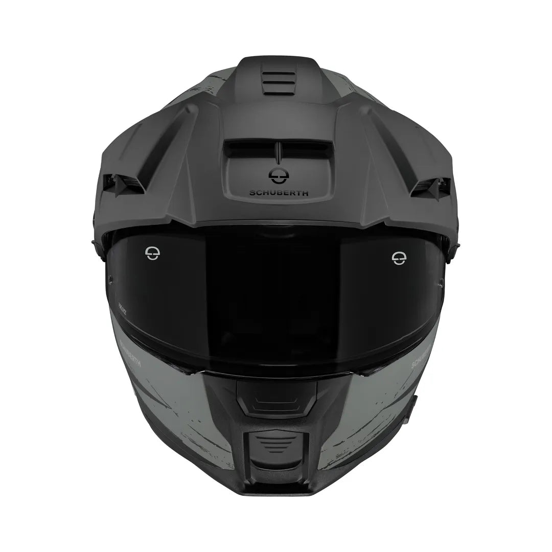 Frontal vy av Schuberth E2 Explorer Khaki mc-hjälm med stilren design och avancerade ventilationsfunktioner.