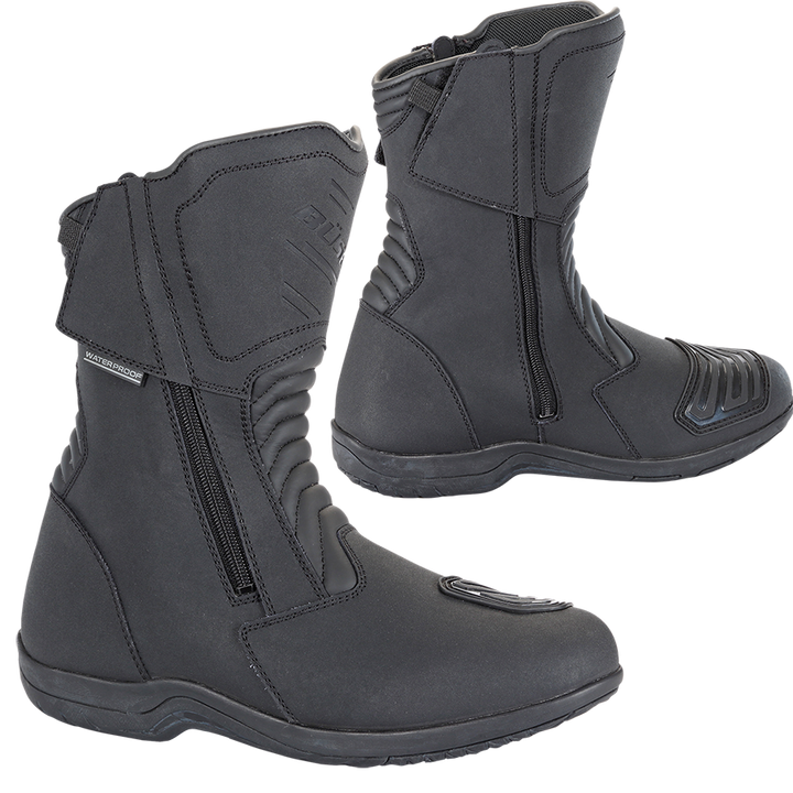 BÜSE Unisex Mc-Stövlar B160 Svart med robust design, dragkedja och förstärkningar för optimal säkerhet och komfort vid motorcykelkörning.